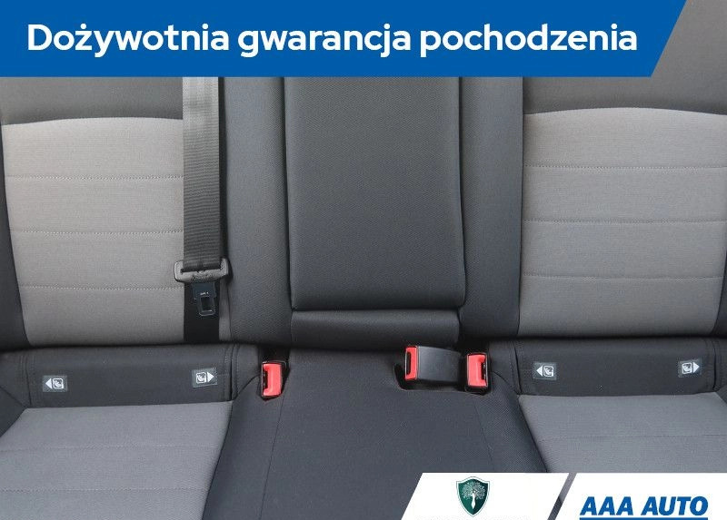 Toyota Avensis cena 60000 przebieg: 69240, rok produkcji 2016 z Chmielnik małe 191